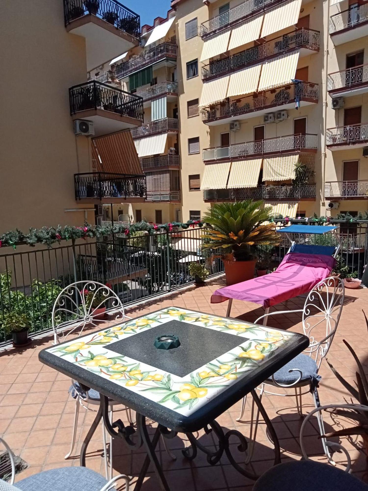 La Terrazza Di Monica & Teresa Panzió Portici Kültér fotó